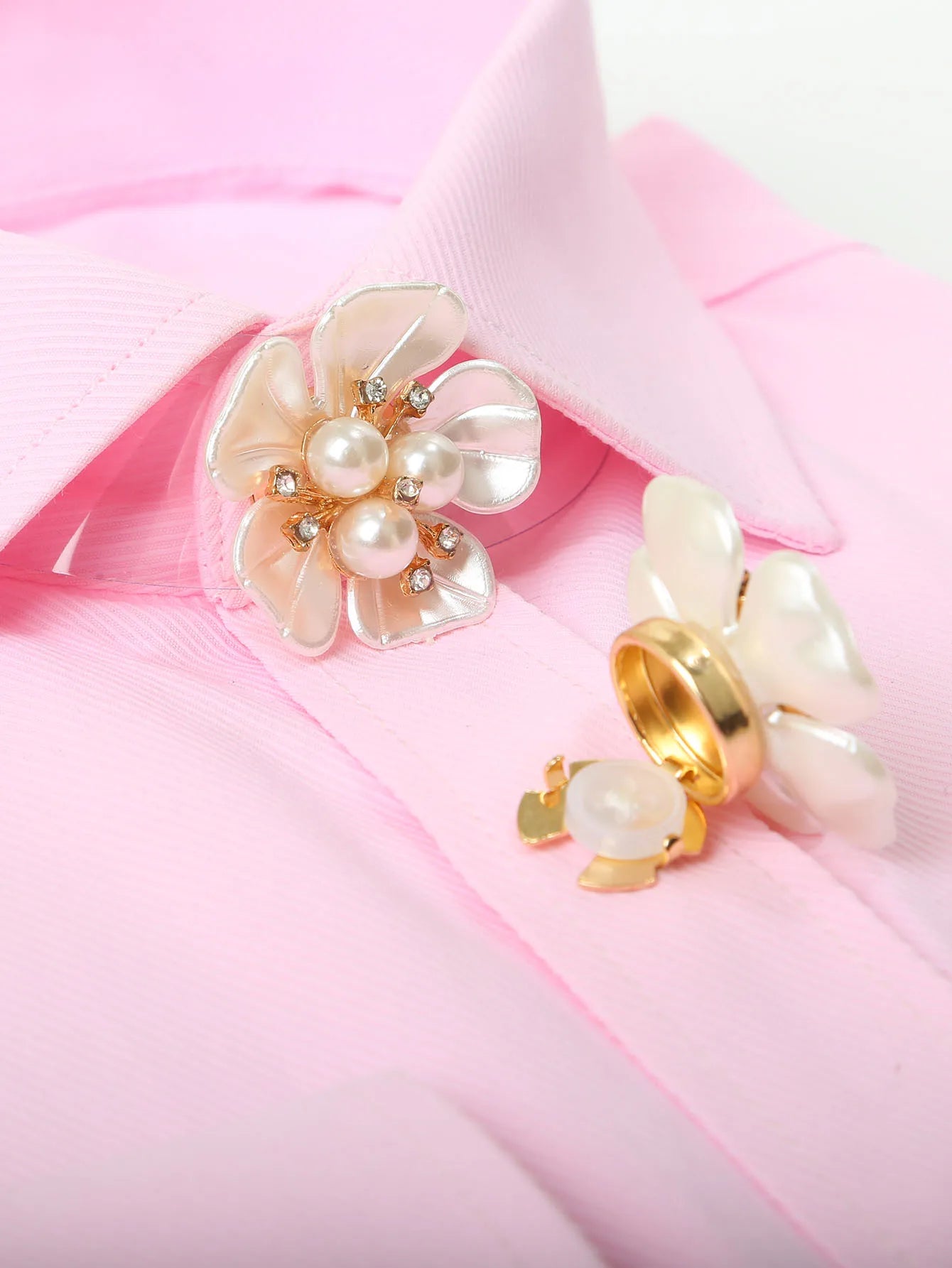 2Pcs Shell Pearl Flower Cufflinks