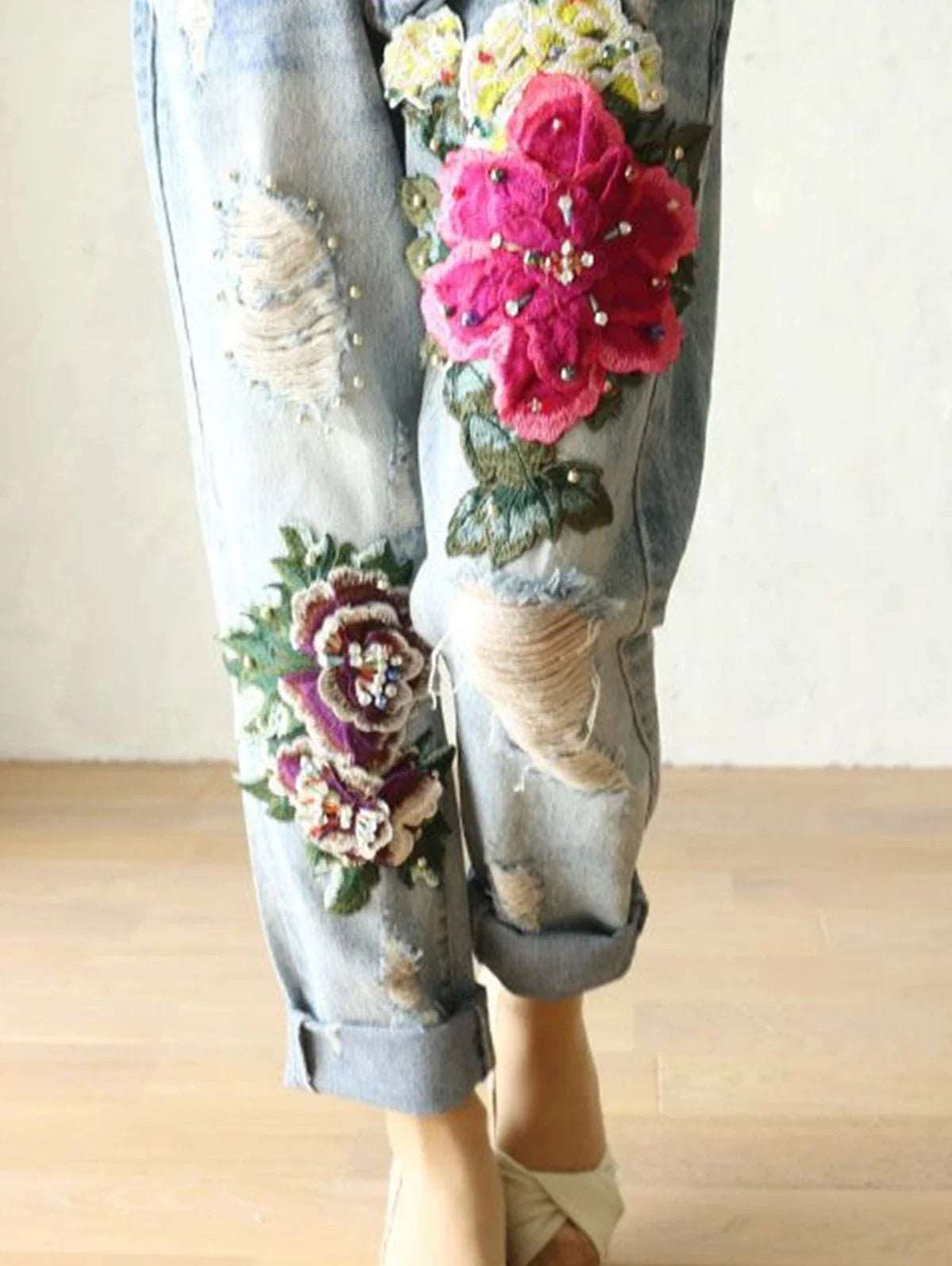 Daily Flower Embroidery Ripped Pearl Decor Denim