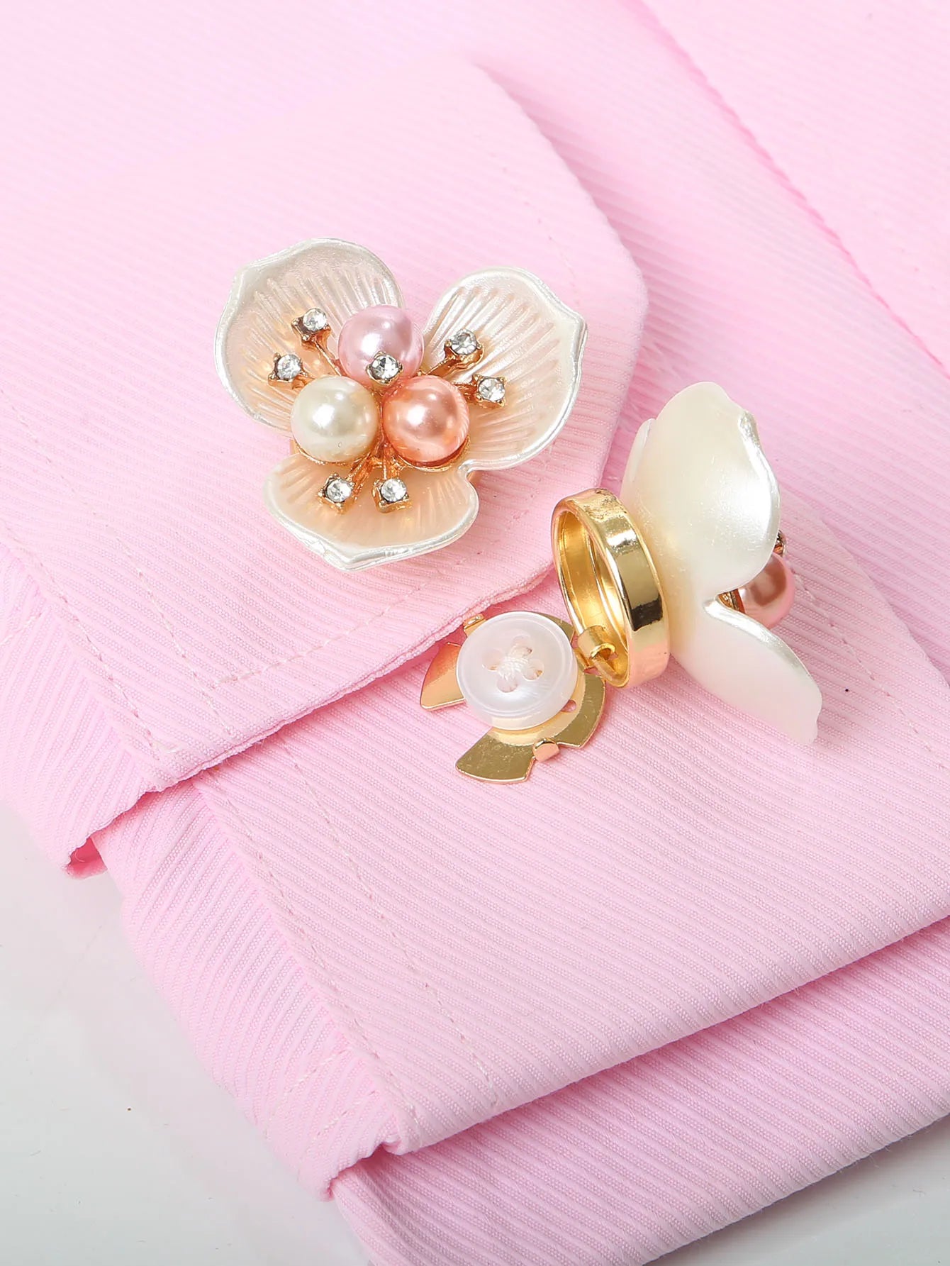 2Pcs Shell Pearl Flower Cufflinks